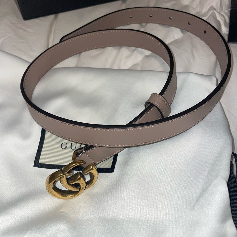Gucci Women's Brown Leather Belt with Gold GG Buckle - Picture 2 of 6